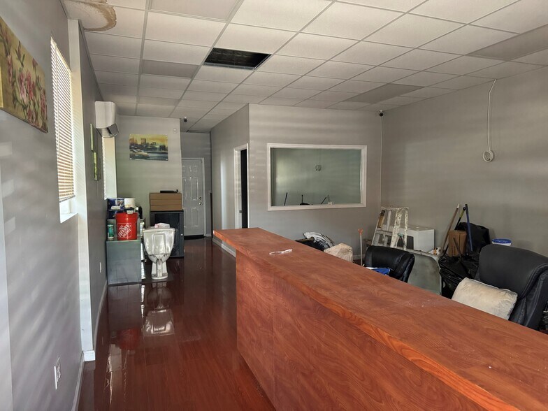 13120 101st Ave, South Richmond Hill, NY à louer - Photo du bâtiment - Image 2 de 2