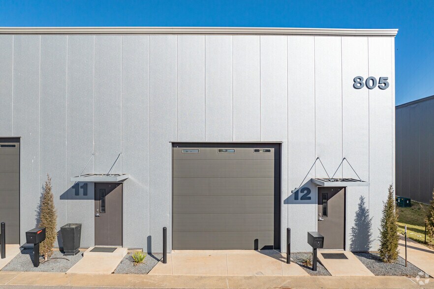 805 NW 72nd St, Oklahoma City, OK for sale - Building Photo - Image 2 of 9