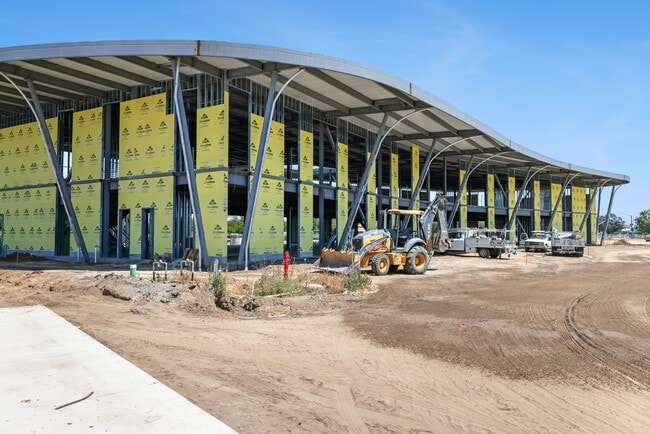 Plus de détails pour 700 W Herndon Ave, Clovis, CA - Bureau à louer