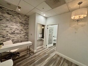 2372-2382 SE Bristol St, Newport Beach, CA for lease Building Photo- Image 2 of 4