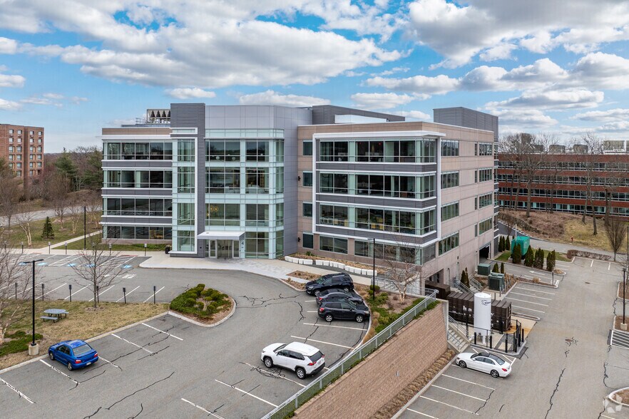 4 Burlington Woods Dr, Burlington, MA à louer - Photo du bâtiment - Image 3 de 5