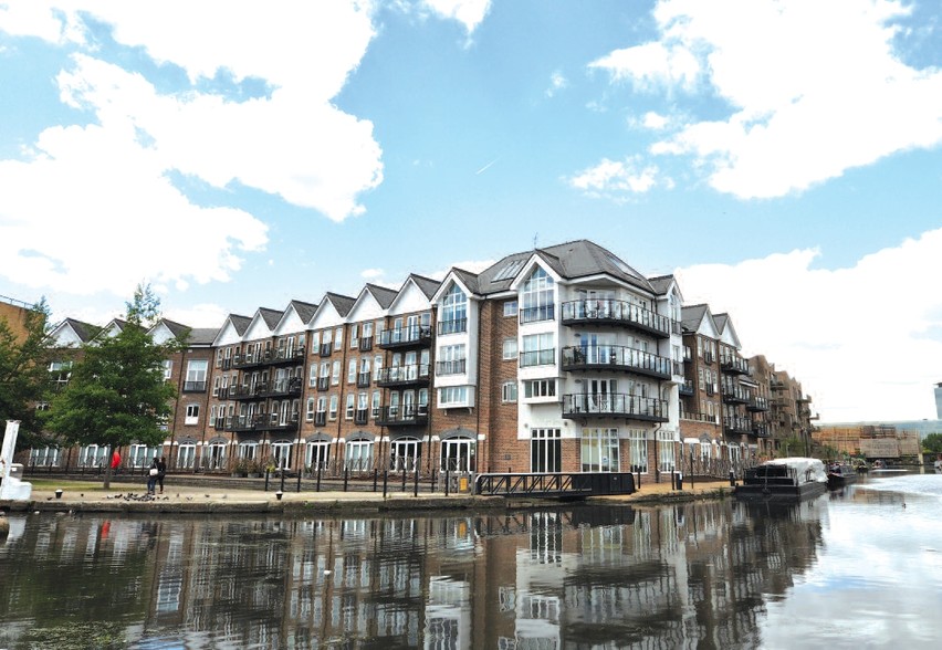 Durham Wharf Dr, Brentford for sale - Primary Photo - Image 1 of 1