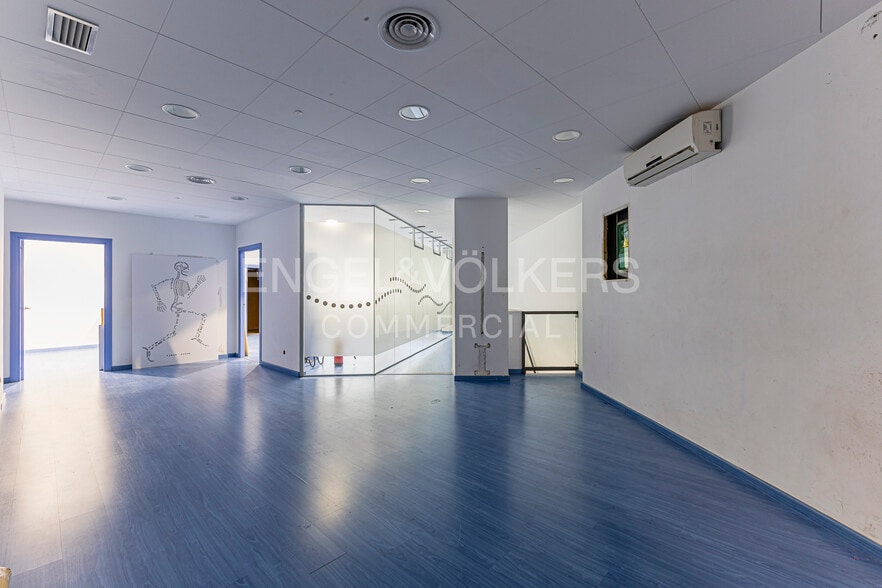 Office/Retail in Barcelona, Barcelona for lease - Interior Photo - Image 1 of 1