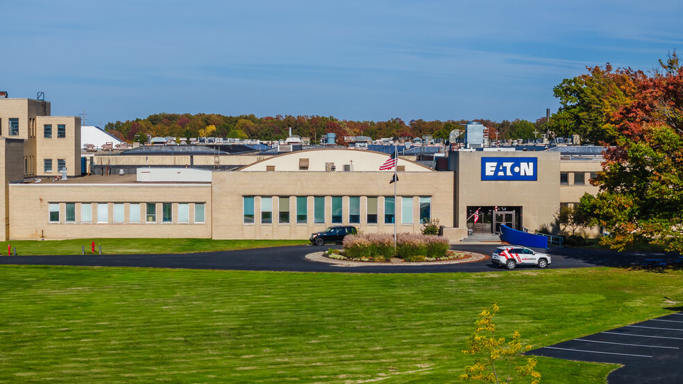 23555 Euclid Ave, Euclid, OH for lease - Building Photo - Image 1 of 5