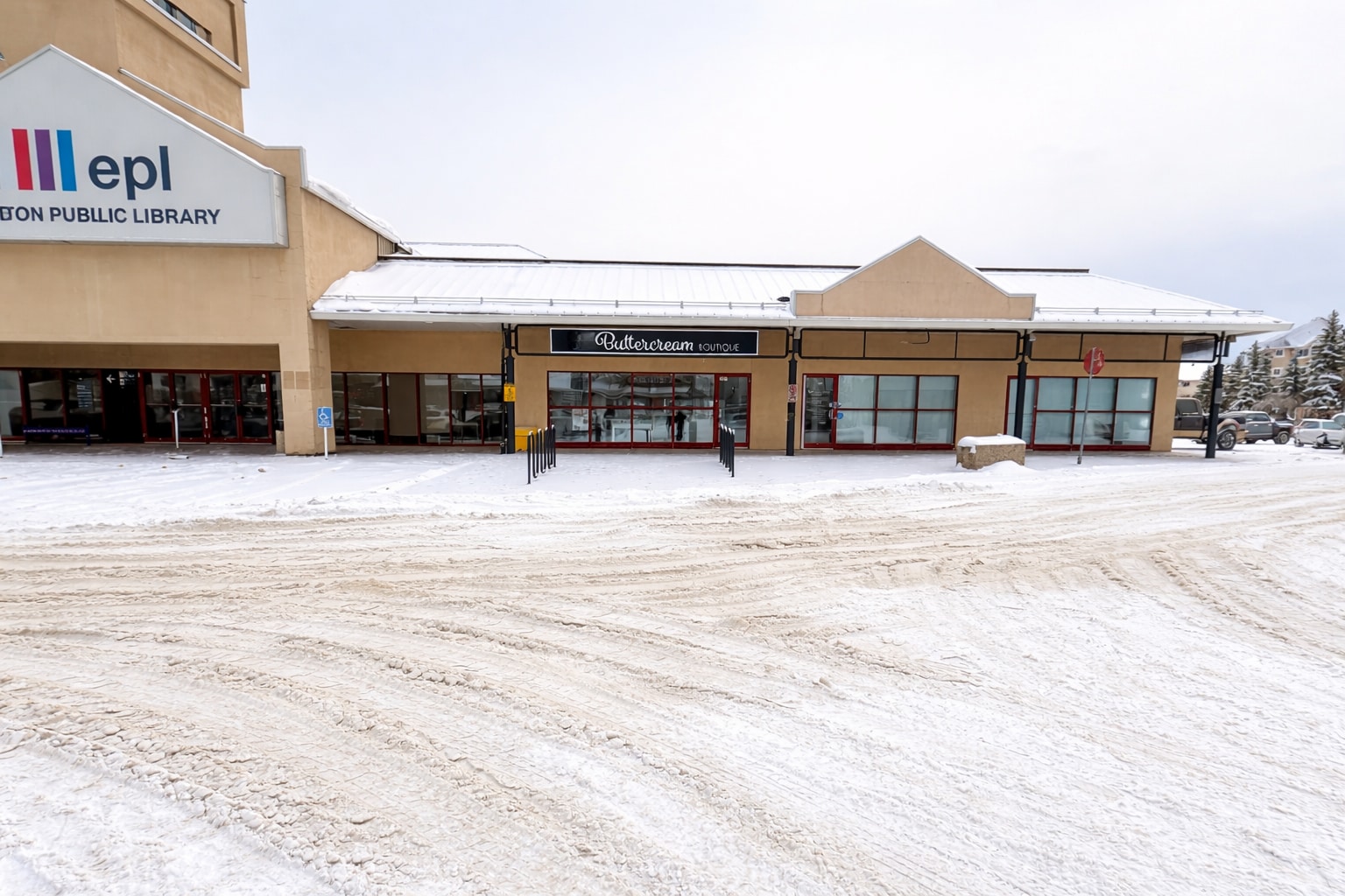 4211 106th St NW, Edmonton, AB à louer Photo du bâtiment- Image 1 de 7