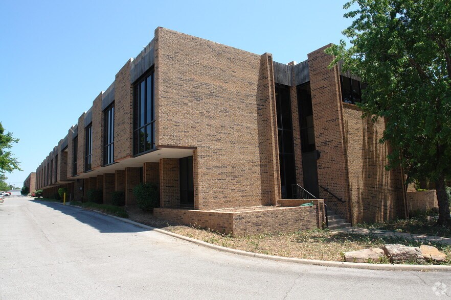 3035 NW 63rd St, Oklahoma City, OK à vendre - Photo du bâtiment - Image 3 de 9