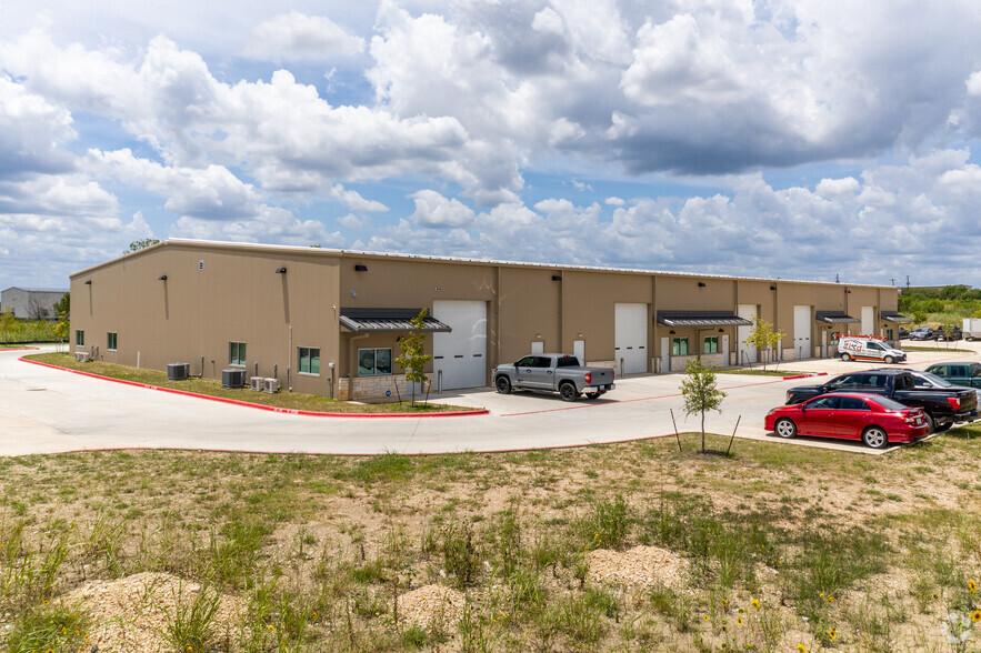 335 Warehouse Dr, Buda, TX for lease - Building Photo - Image 2 of 6