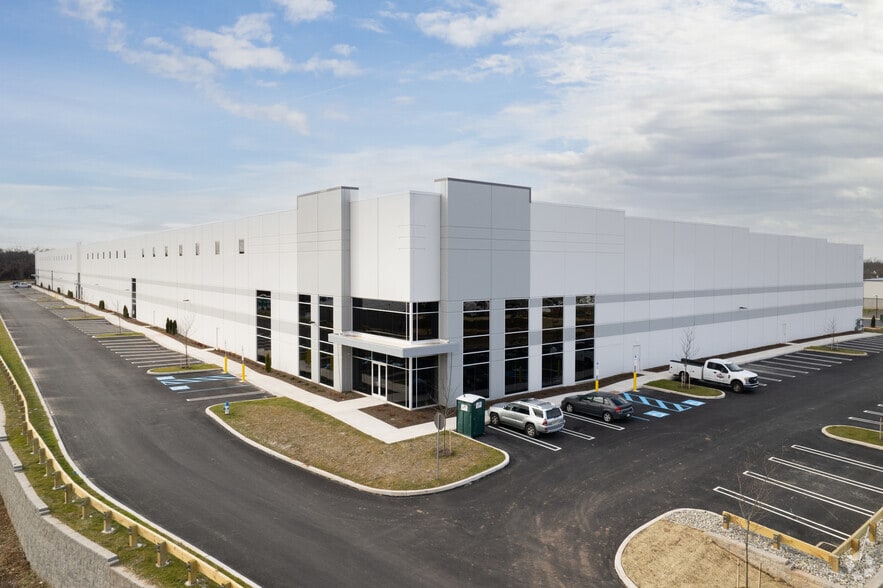 350 Ivyland Rd, Warminster Township, PA for lease - Building Photo - Image 2 of 5