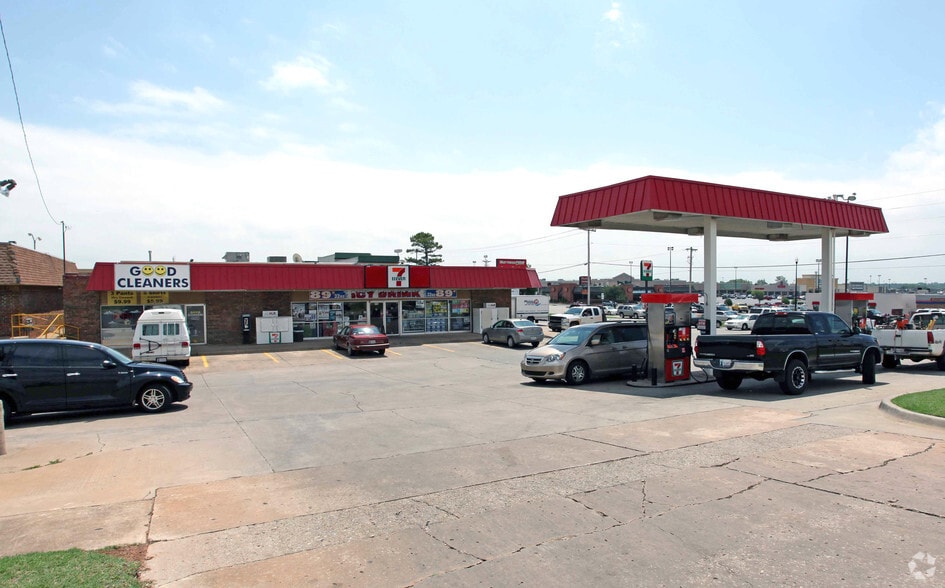 110-112 S Bryant Ave, Edmond, OK à louer - Photo principale - Image 1 de 21