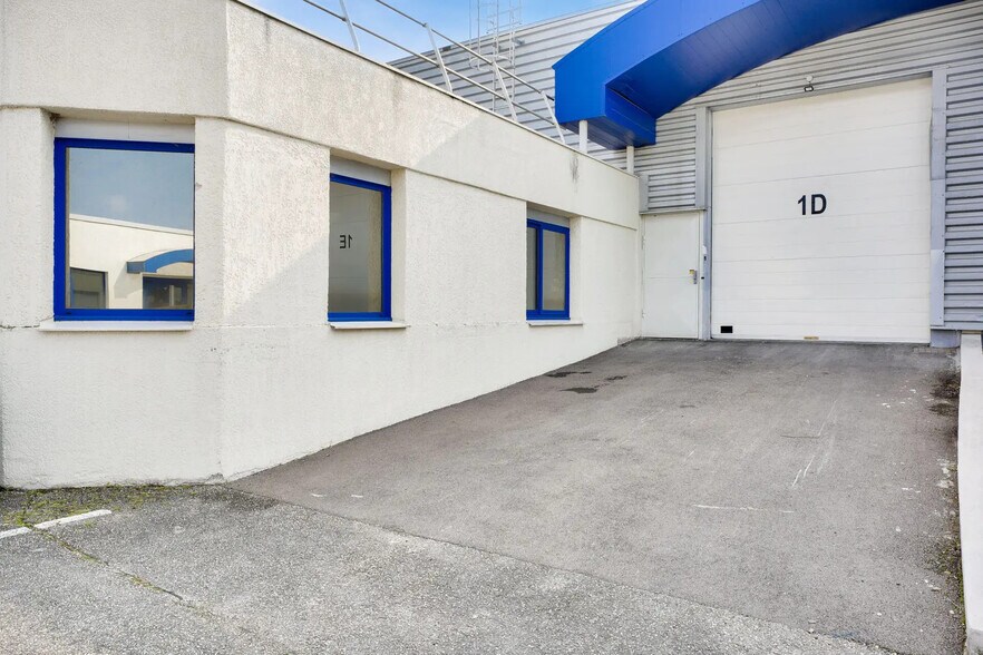 5 Chemin Du Favier, Saint-Genis-Laval à louer - Photo du bâtiment - Image 2 de 6