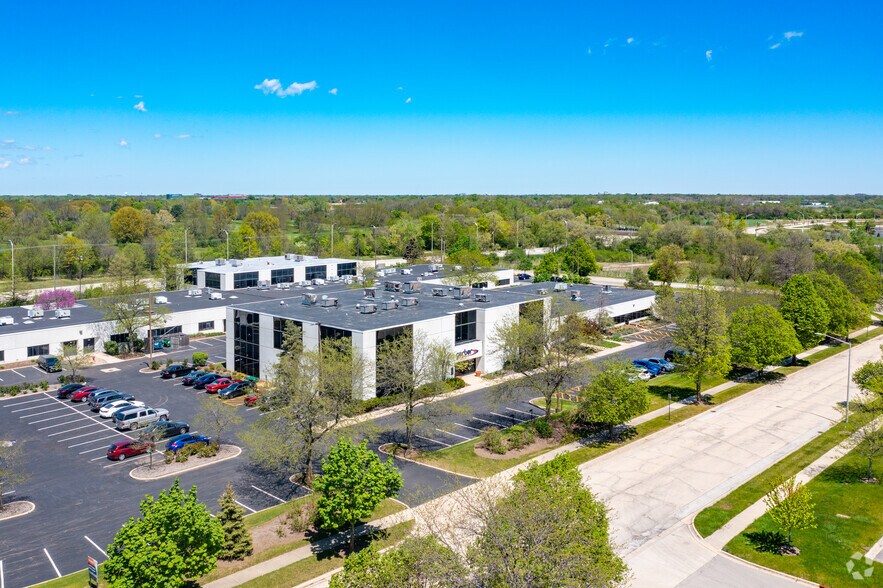120-160 W Center Ct, Schaumburg, IL à louer - Aérien - Image 2 de 18