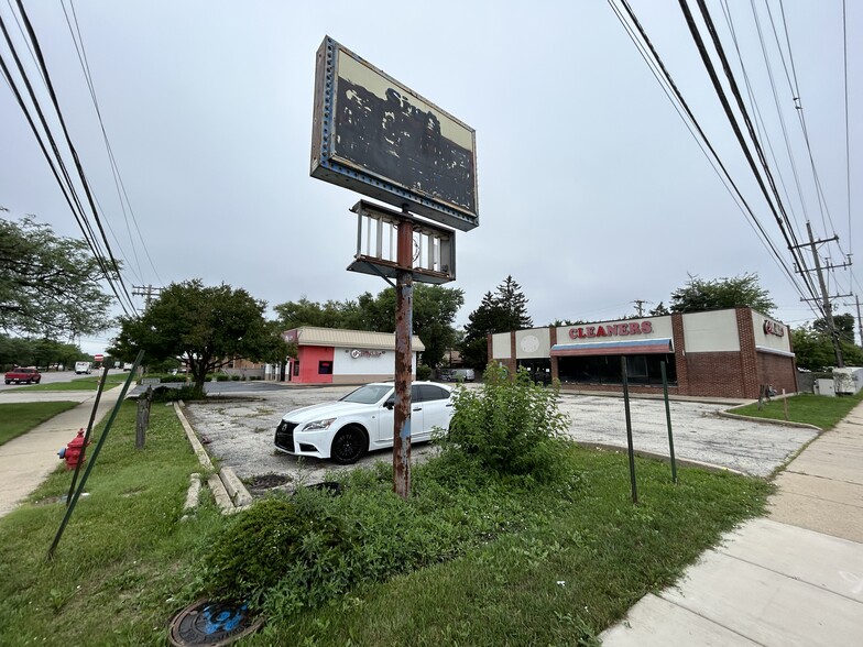 795 S Elmhurst Rd, Des Plaines, IL for sale - Building Photo - Image 1 of 12