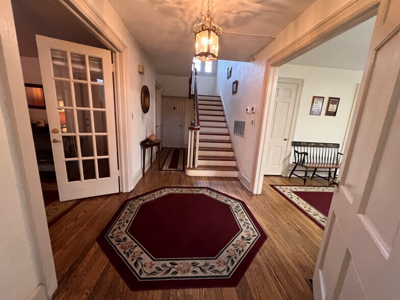 80 Court St, Freehold, NJ à vendre - Photo du bâtiment - Image 2 de 11