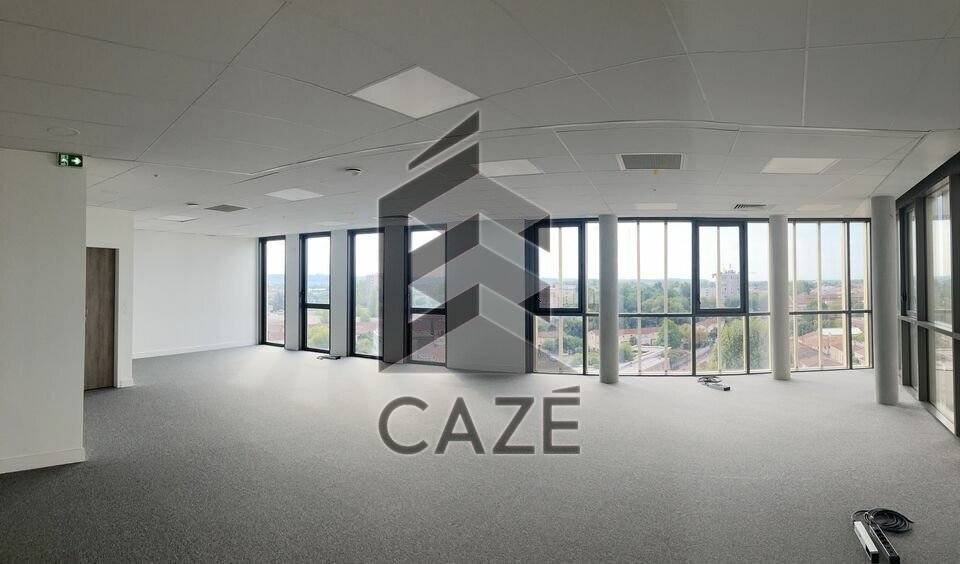 Office in Bordeaux for lease - Interior Photo - Image 1 of 7