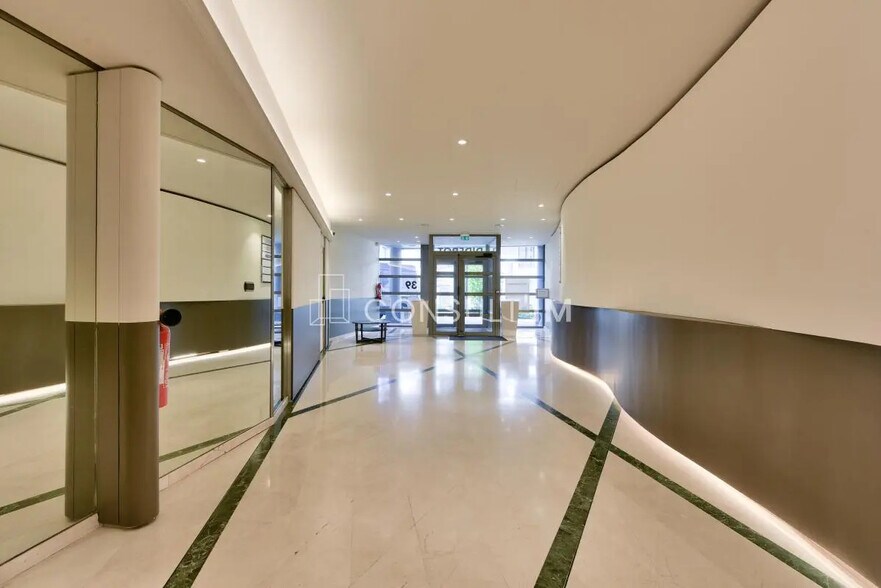 Office in Issy-Les-Moulineaux for sale - Building Photo - Image 2 of 8