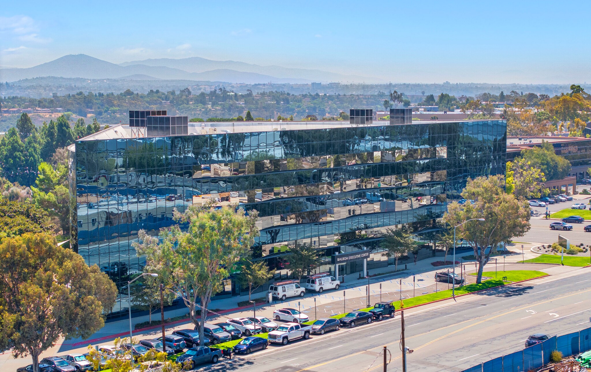 9444 Balboa Ave, San Diego, CA à louer Photo du bâtiment- Image 1 de 9