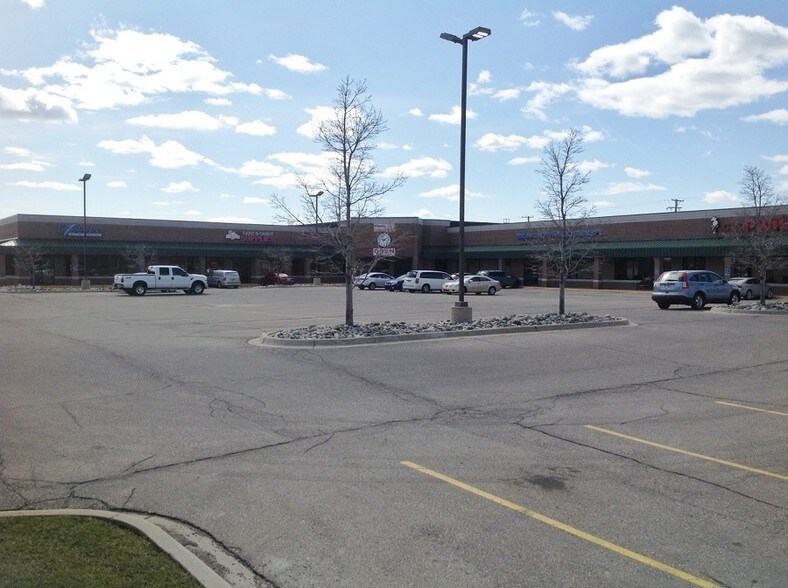 44875-44935 Morley Dr, Clinton Township, MI à vendre - Photo du bâtiment - Image 2 de 11