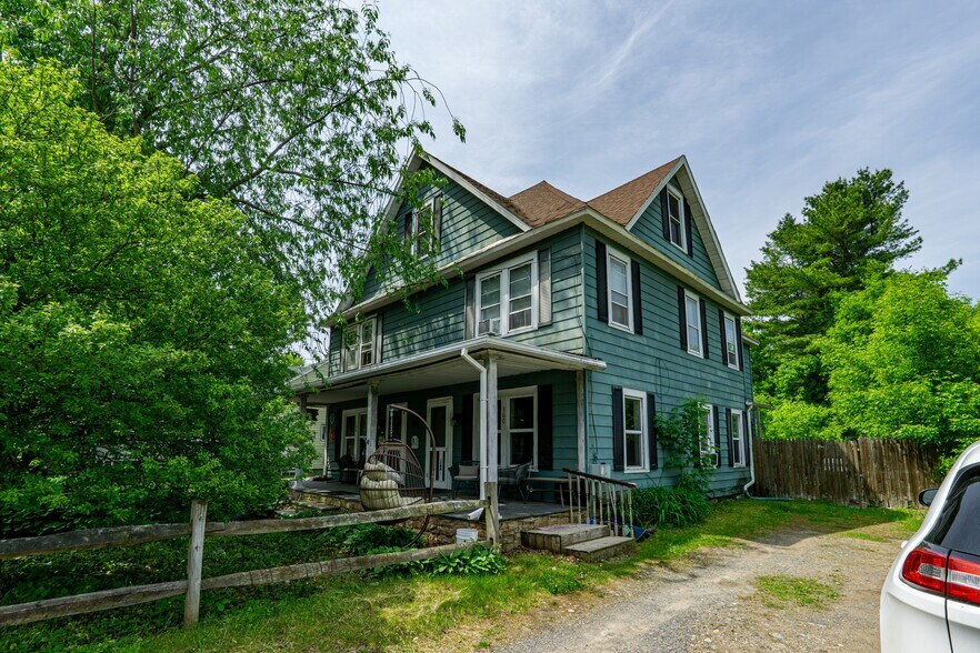 16 Broad Ln, Au Sable Forks, NY à vendre - Photo du bâtiment - Image 2 de 13