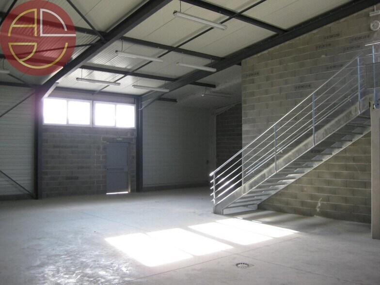 Industrial in Toulouse for lease - Interior Photo - Image 1 of 6
