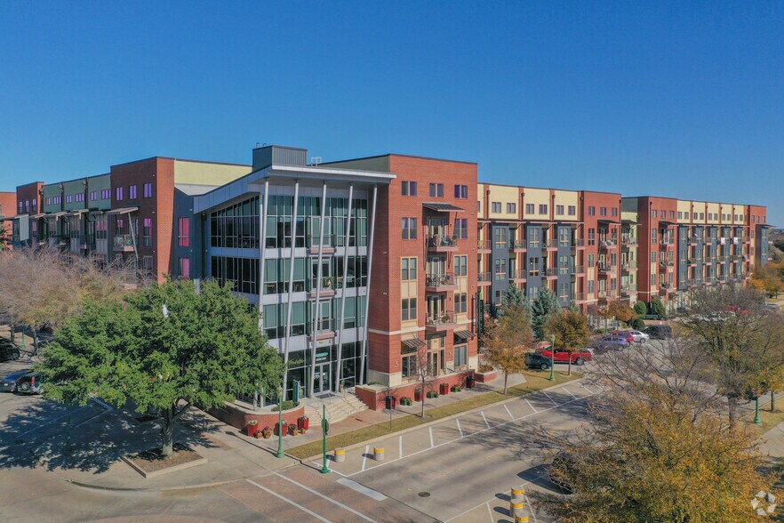 251 Town Center Ln, Keller, TX à louer - Photo du bâtiment - Image 1 de 79