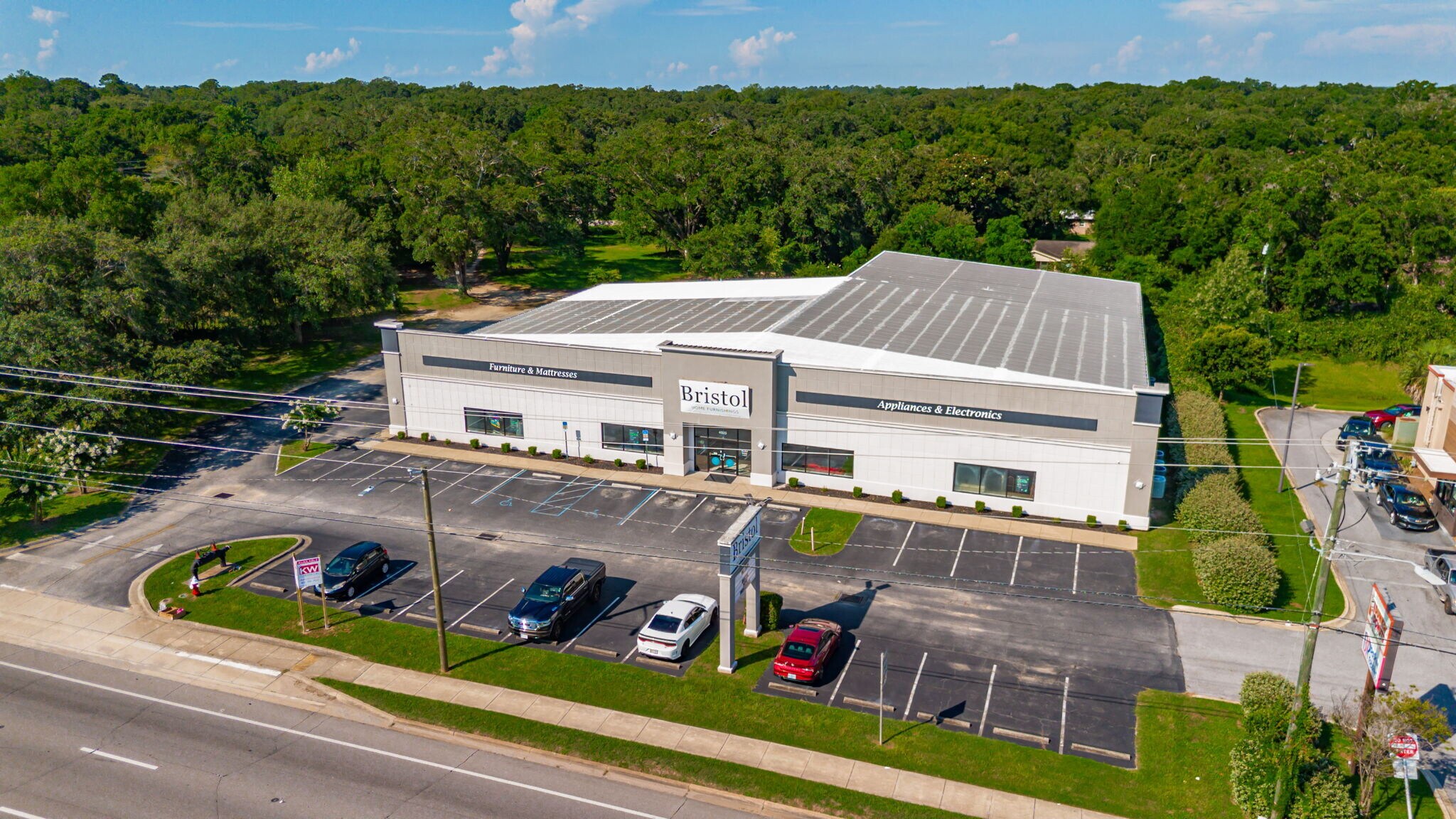 4825 Mobile Hwy, Pensacola, FL à vendre Photo du bâtiment- Image 1 de 65