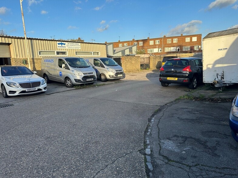 3 Gibcracks, Basildon for lease - Building Photo - Image 2 of 6