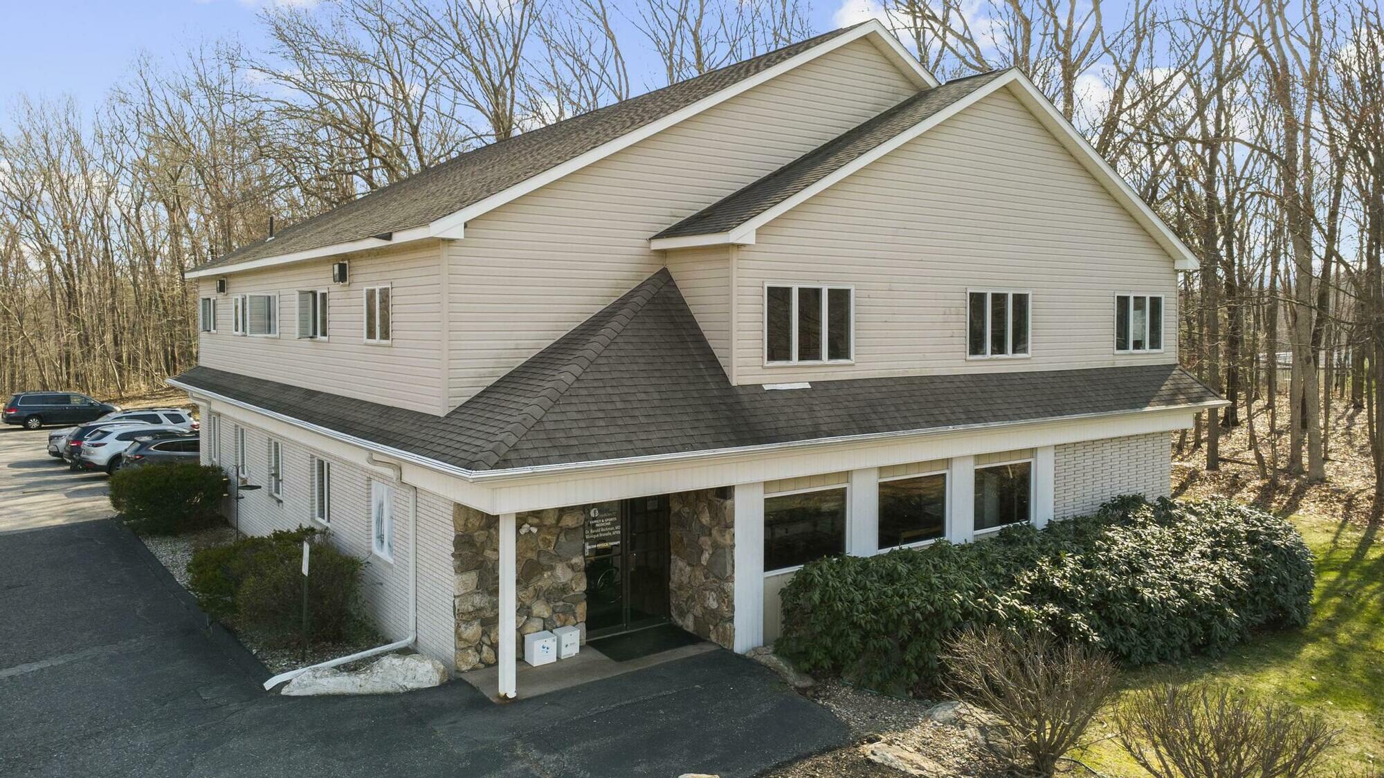 921 Boston Tpke, Bolton, CT à louer Photo principale- Image 1 de 13