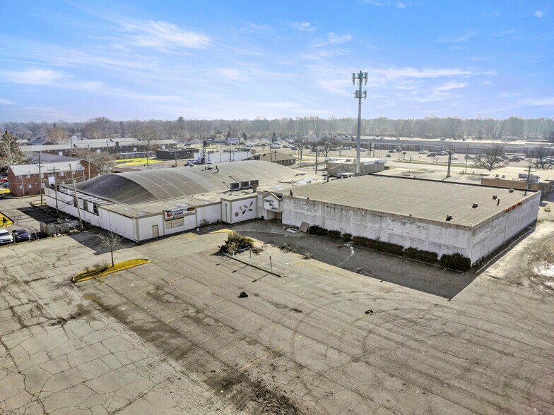 300 N Inkster Rd, Dearborn Heights, MI à louer - Photo du bâtiment - Image 2 de 8