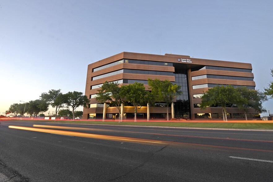 1004 N Big Spring St, Midland, TX à louer - Photo du bâtiment - Image 2 de 24