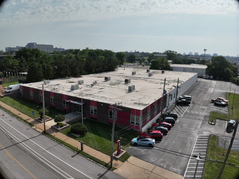 1230 Macklind Ave, Saint Louis, MO à louer - Communauté Matterport - Image 2 de 51