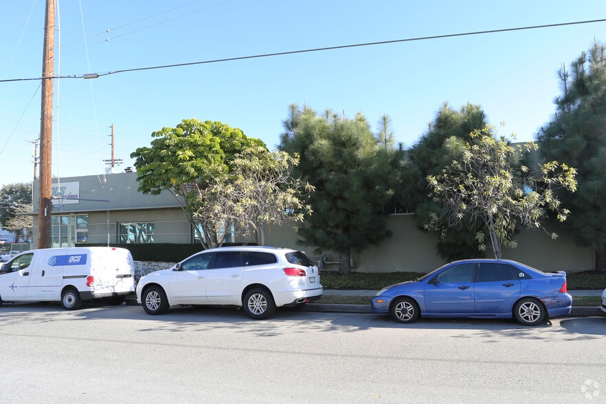 11100 Hindry Ave, Los Angeles, CA for lease - Building Photo - Image 3 of 4