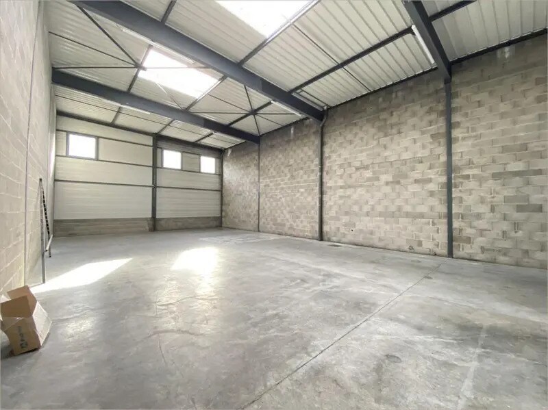 Flex in Saint-Priest for lease Interior Photo- Image 1 of 6
