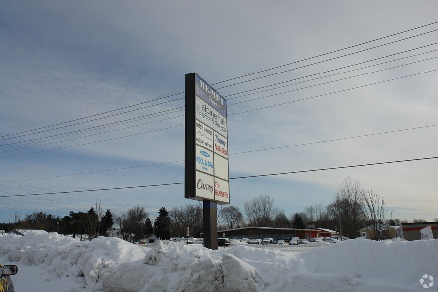 5351-5365 Alpine Ave NW, Comstock Park, MI à louer - Photo du bâtiment - Image 3 de 5