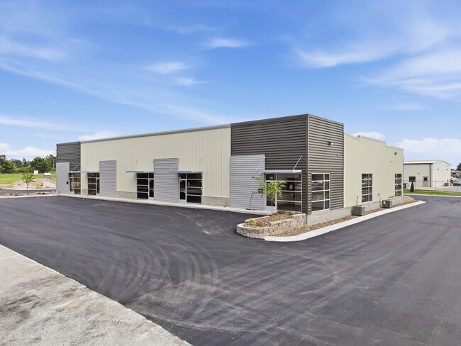 Plus de détails pour 2420 S 8th St, Rogers, AR - Bureau, Local d'activités à louer