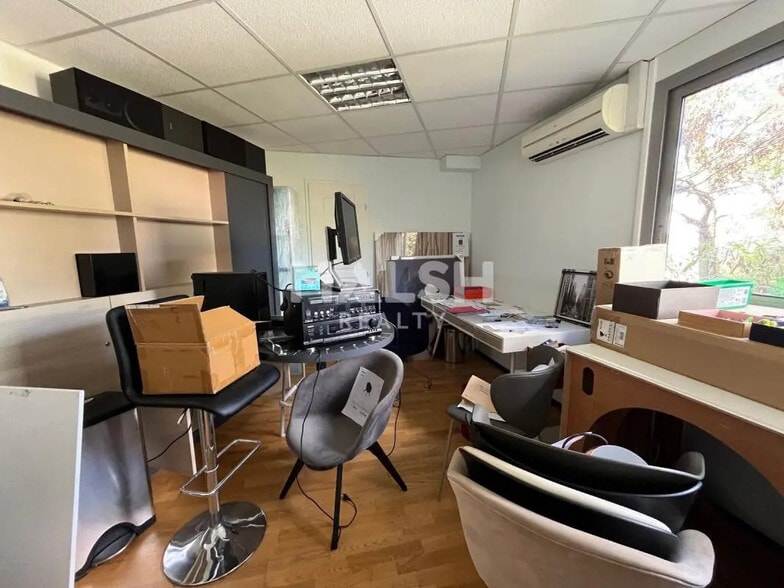 Commerce de détail dans Saint-Priest à louer - Photo intérieure - Image 2 de 9