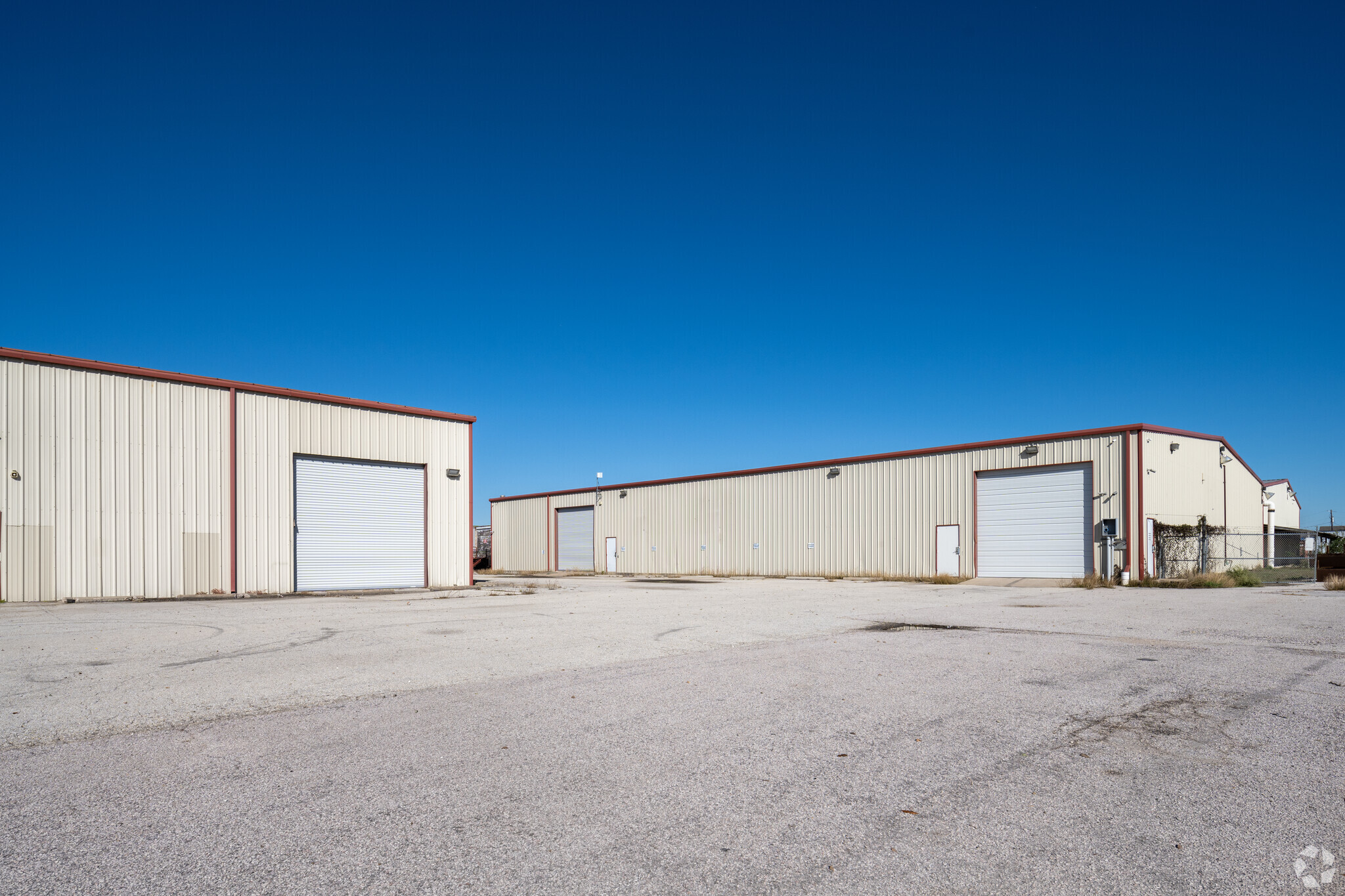 +69K SF Industrial Portfolio Near Austin portefeuille de 5 propriétés à vendre sur LoopNet.ca Photo du bâtiment- Image 1 de 32