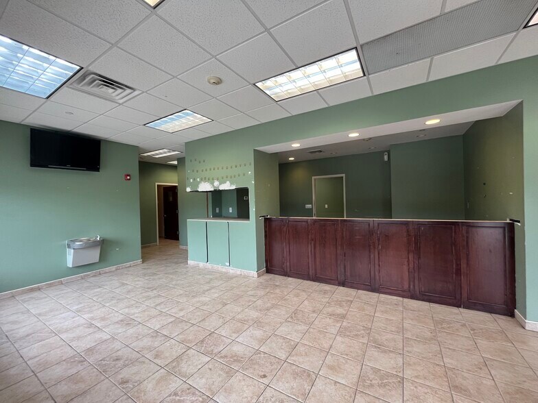 601 Veterans Memorial Hwy, Hauppauge, NY à louer - Photo du bâtiment - Image 2 de 9