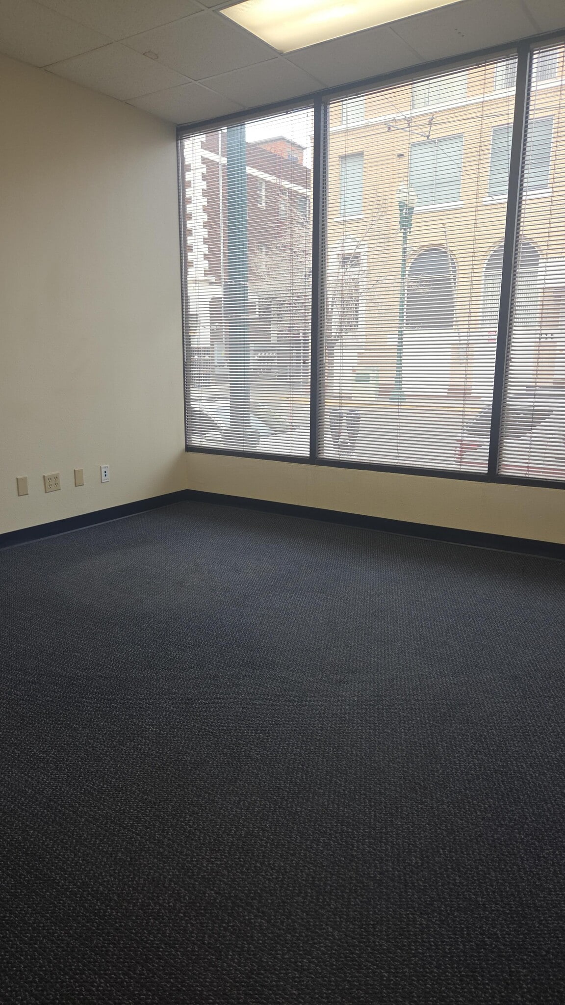 416 N Stanton St, El Paso, TX à louer Photo intérieure- Image 1 de 2