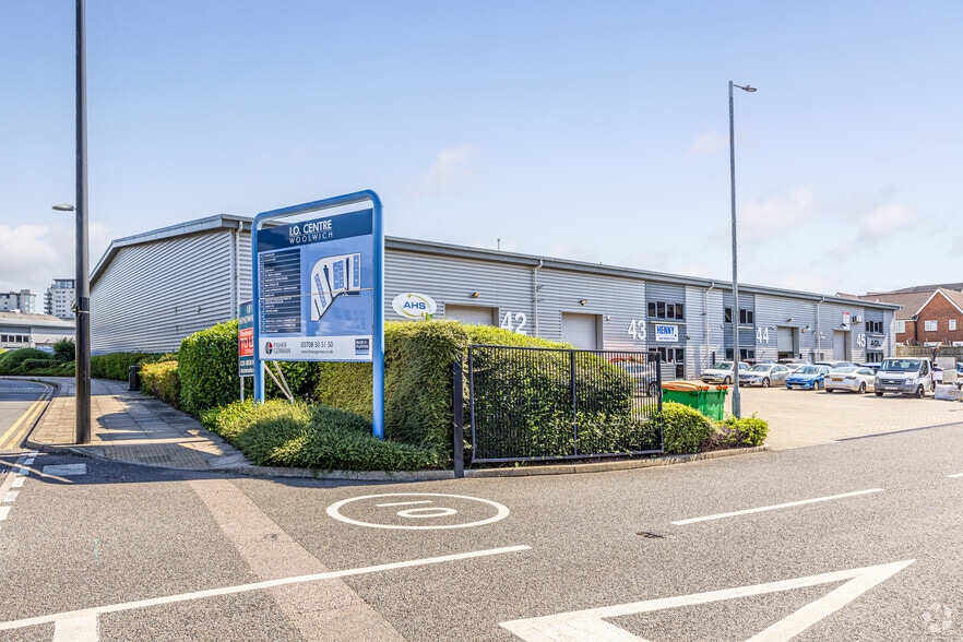 Armstrong Rd, London for lease - Building Photo - Image 1 of 11