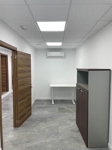 Office in València for lease - Building Photo - Image 2 of 13