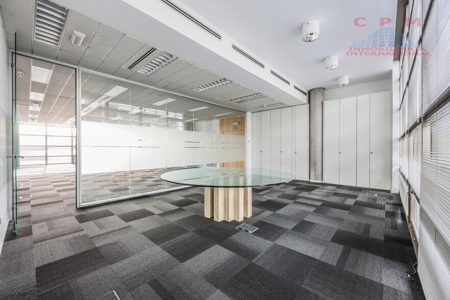 Office in Alcobendas, Madrid for lease - Building Photo - Image 3 of 3
