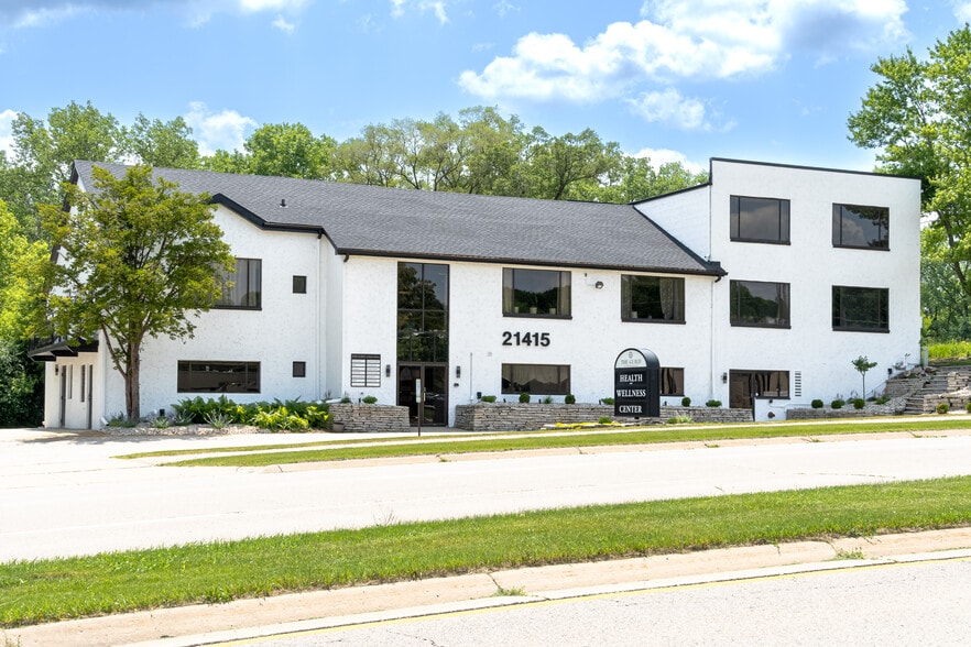 21415 W Greenfield Ave, New Berlin, WI for lease - Building Photo - Image 1 of 9