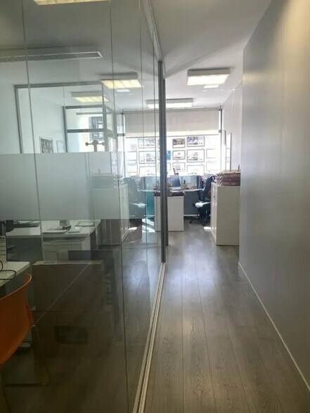 Office in Quimper for lease - Interior Photo - Image 2 of 3