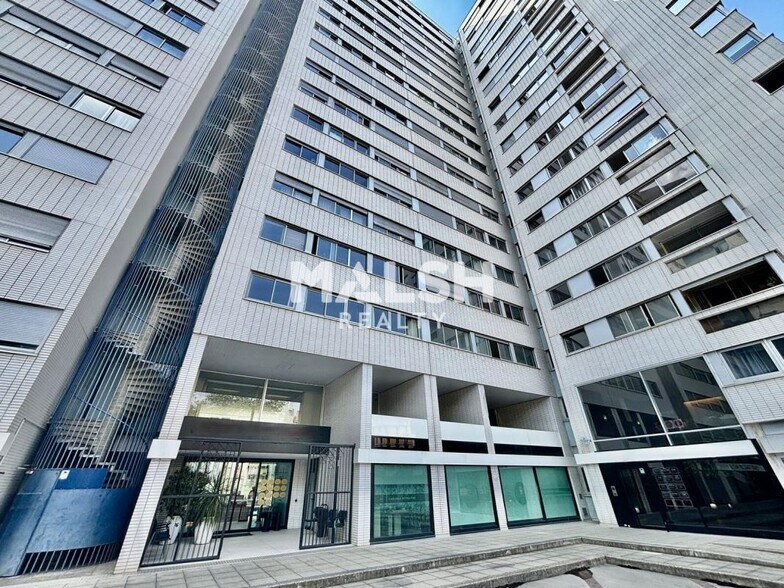 Bureau dans Lyon à vendre - Photo du bâtiment - Image 1 de 14