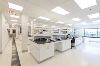 704 Quince Orchard Rd, Gaithersburg, MD à louer Photo intérieure- Image 2 de 11