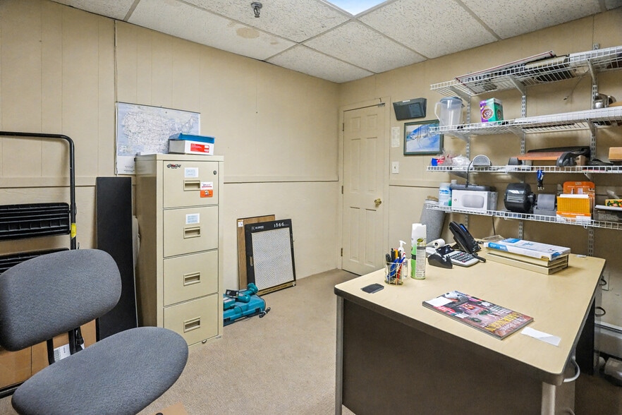 223 Winthrop Ave, Lawrence, MA for sale - Interior Photo - Image 3 of 11