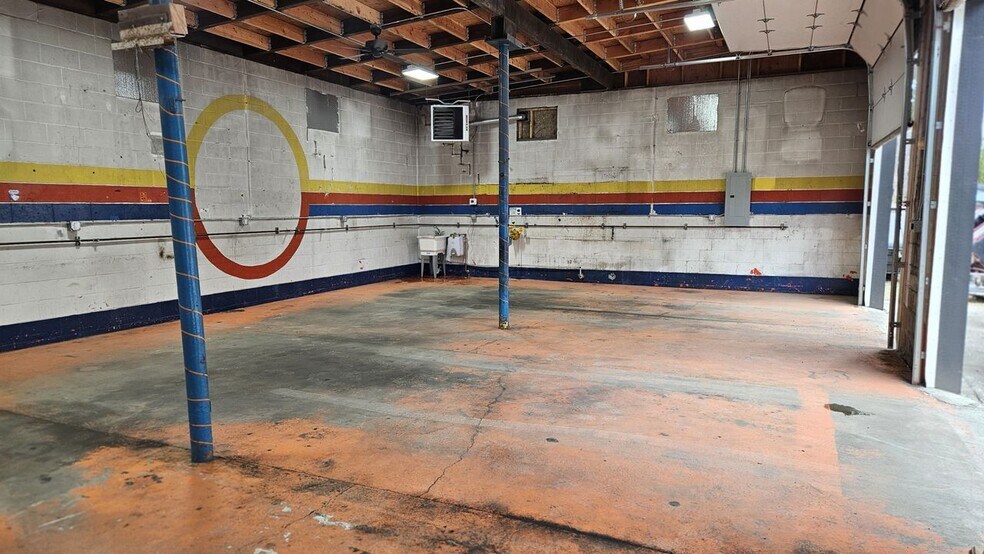 25601 Washington 3, Belfair, WA à louer - Photo du bâtiment - Image 2 de 2