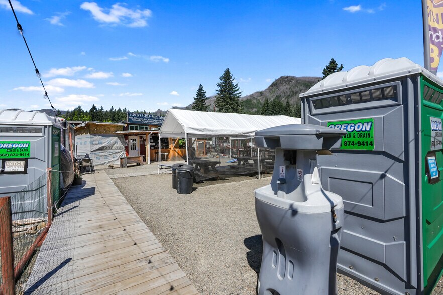 100 Detroit Ave, Detroit, OR à vendre - Photo du bâtiment - Image 2 de 19