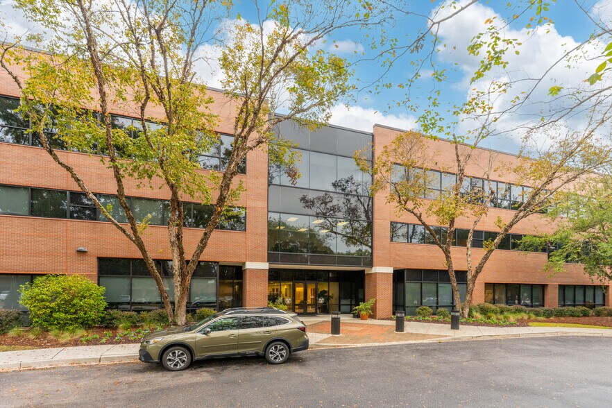 3875 Faber Place Dr, North Charleston, SC à louer - Photo du bâtiment - Image 3 de 18