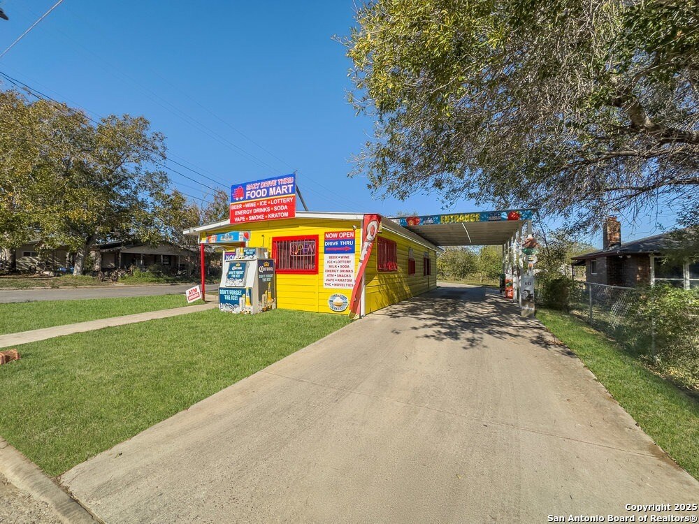 702 Avenue H, Poteet, TX à vendre Photo du bâtiment- Image 1 de 28